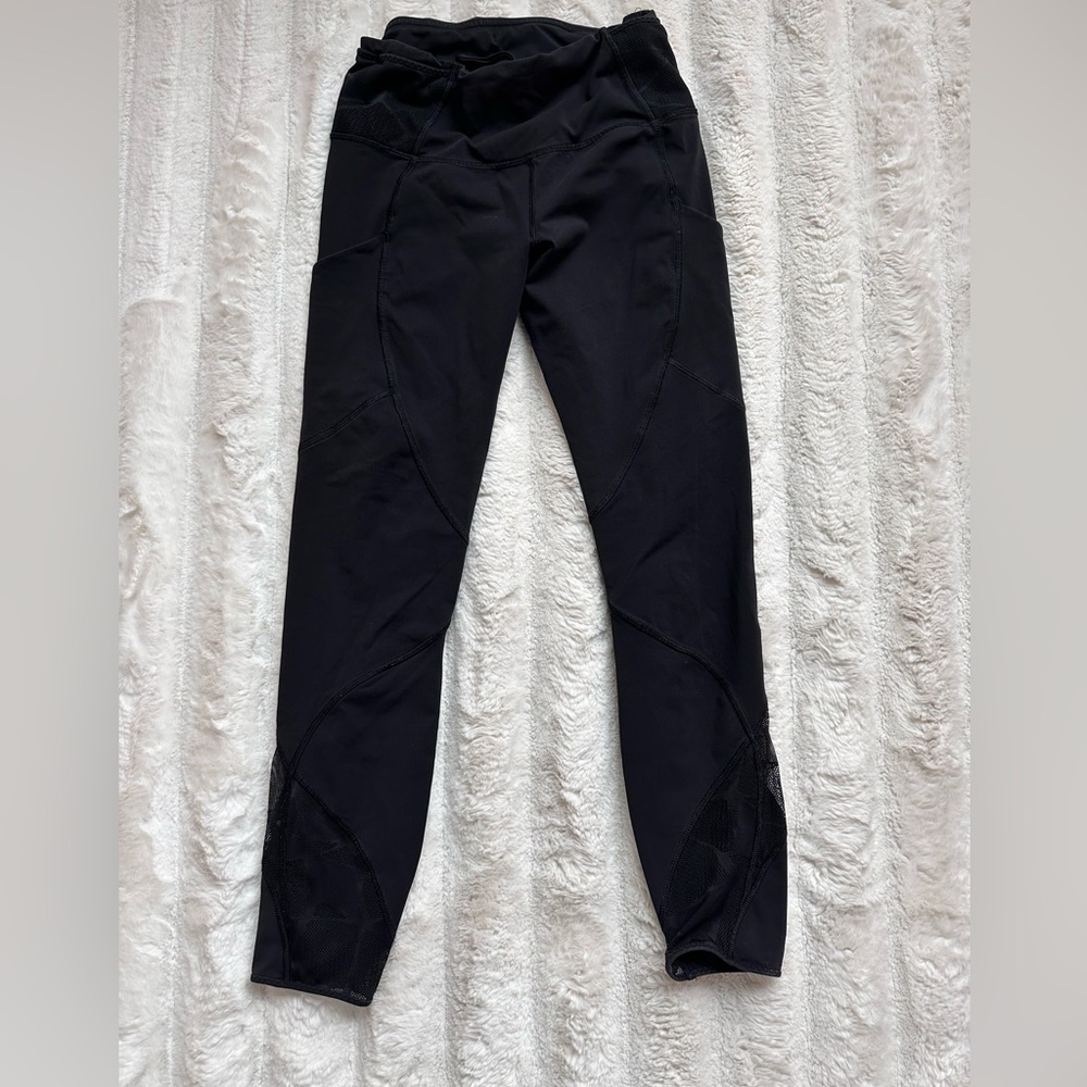 Lululemon 7/8 legging with adjustable waist band Black with floral mesh Size 6